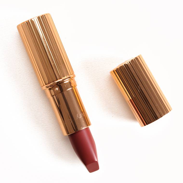 Thiết kế đơn giản nhưng vẫn thể hiện sự đẳng cấp và sang trọng Son Charlotte Tilbury màu Bond Girl